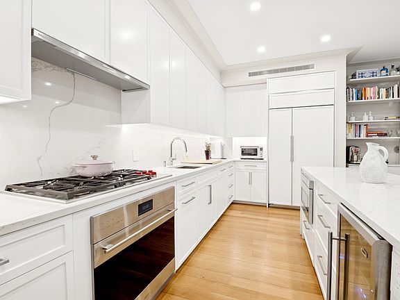 4th image of 780 W End Ave #Mezz1