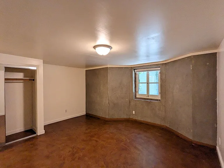 Hillegass Court Apartments — Photo 35