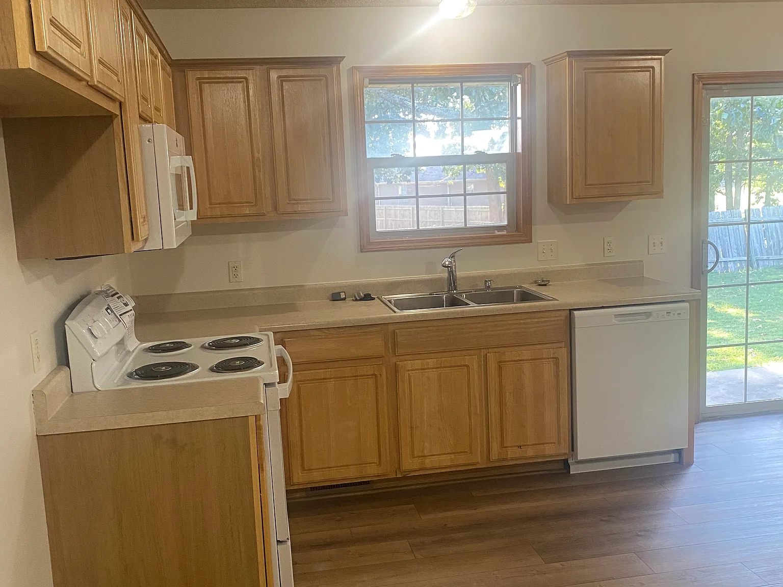3 bed, 1266 sqft, $1,500 — Photo 2