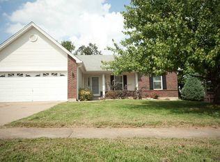 921 Chestnut Oak Dr, Saint Charles, MO 63303