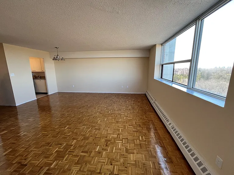 625 Finch Ave W — Photo 7