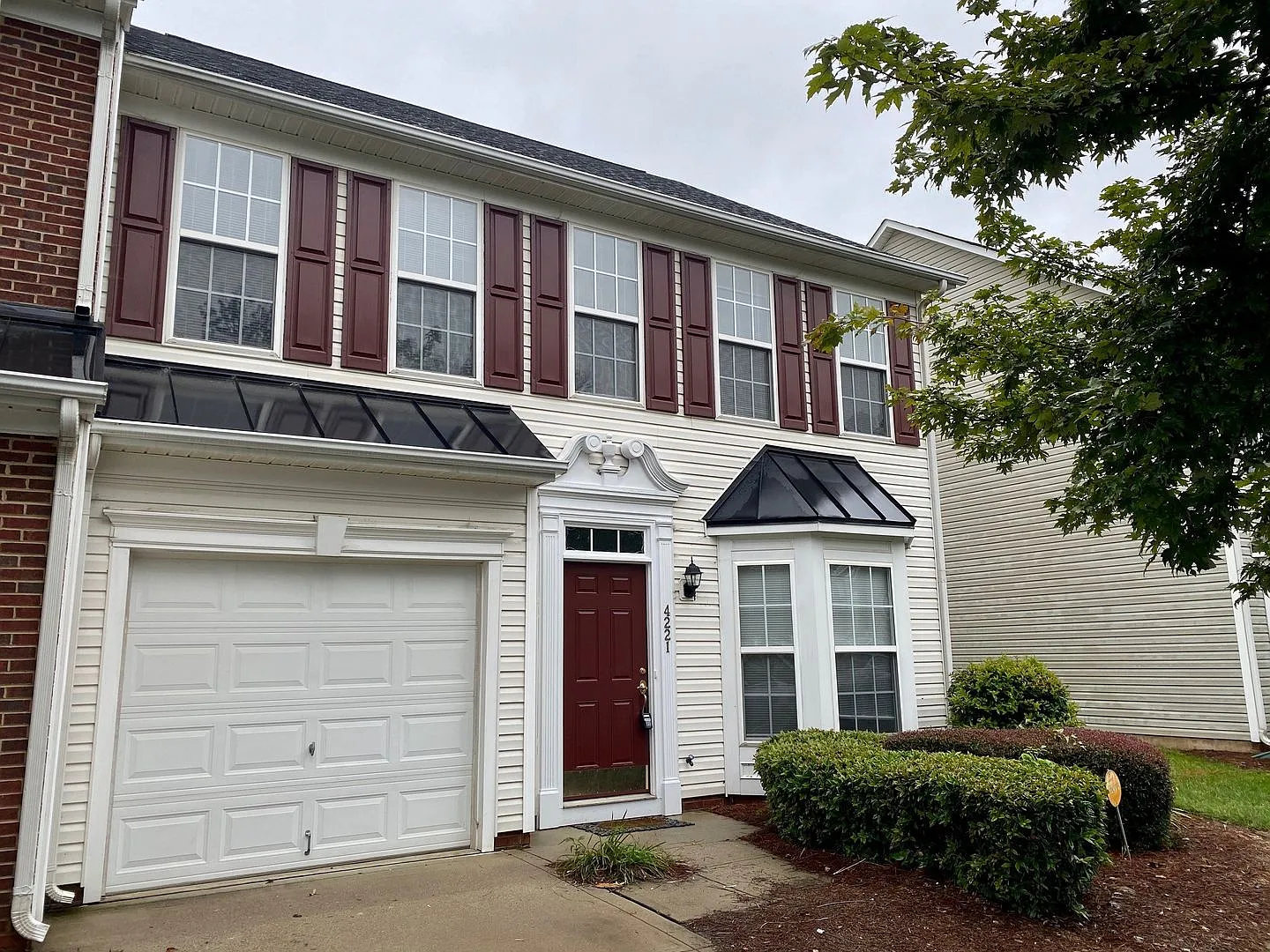 Very Nice 3 bed/2.5 bath Townhouse in Harrisburg Town Center community Garage/1st floor master/ga... — Photo 2