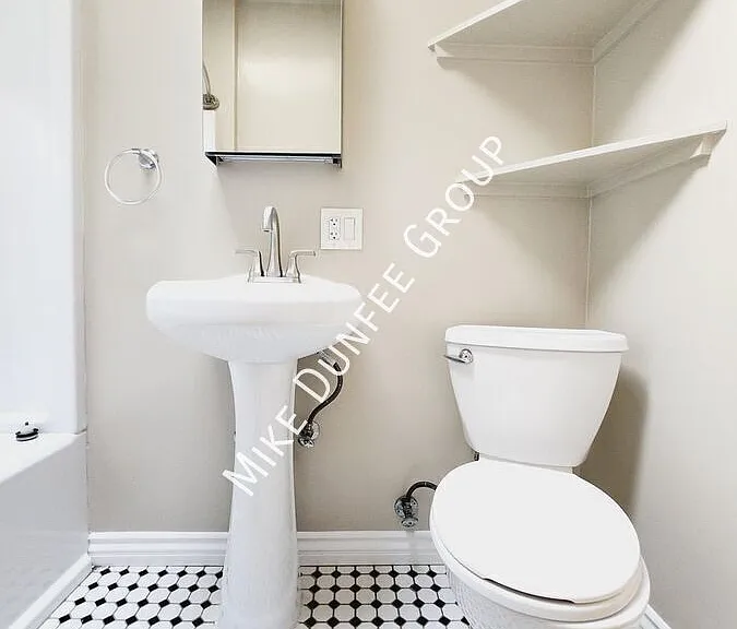 412 E 7th St #2 — Photo 23