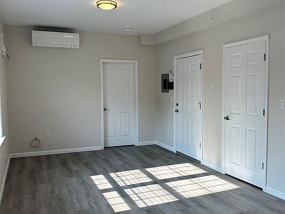 3rd image of 135 N Main St Unit 3