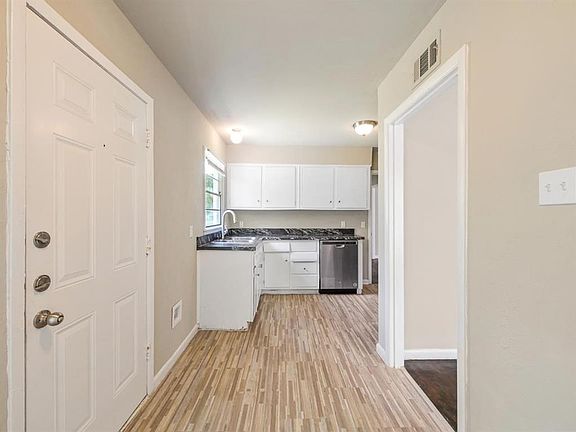 3rd image of 3237 Dahlia Dr
