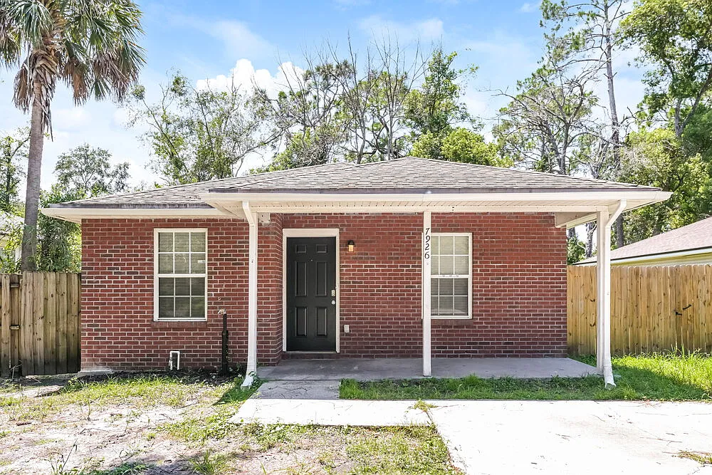 3 bed, 2.0 bath, 1268 sqft, $1,495 — Photo 1