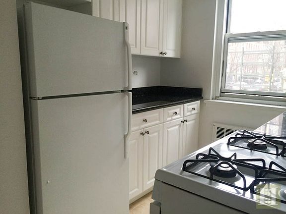 4th image of 201 E 19th St APT 5H