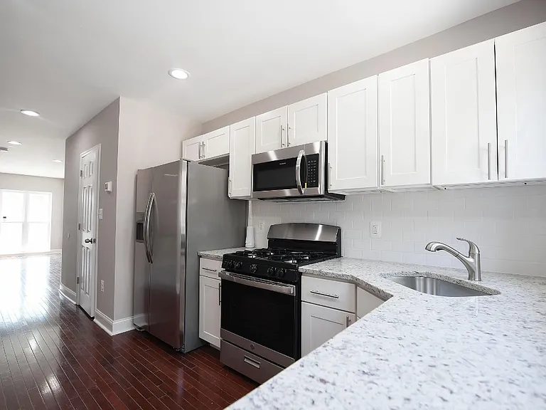 2200 Henneman Ave — Photo 11
