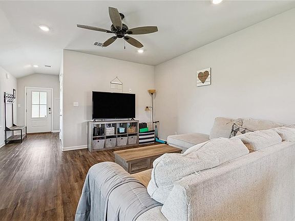 4th image of 42223 Southern Pines Blvd