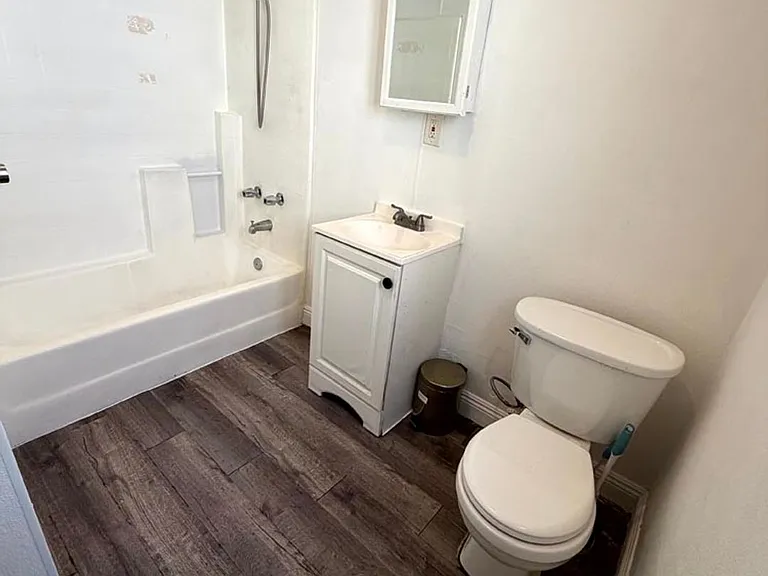 139 S Rosemead Blvd — Photo 11