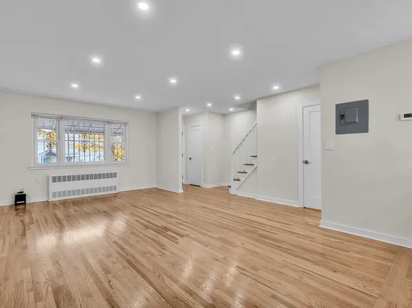 2709 Tenbroeck Avenue image 4 of 31