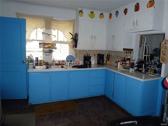 5th image of 153 Hall Ave