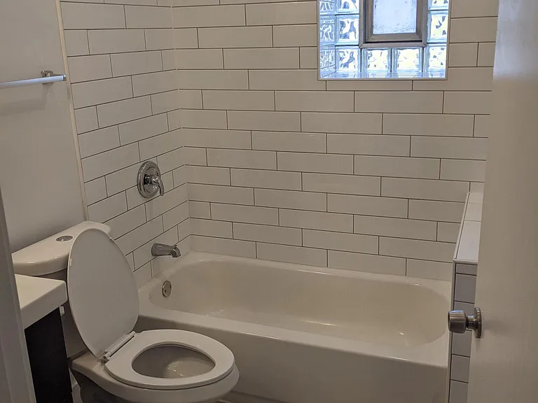 1911 W Estes Ave #1 — Photo 11