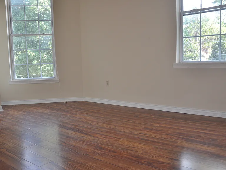 366 S Broadway Park — Photo 3