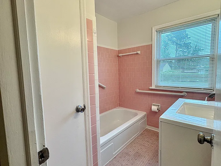 903 Homestead Ave — Photo 16