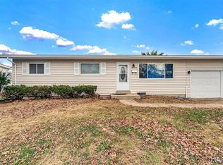 2145 Flamingo Dr, Florissant, MO 63031