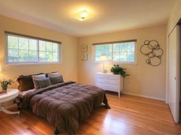 5th image of 1604 Hillsdale Ave