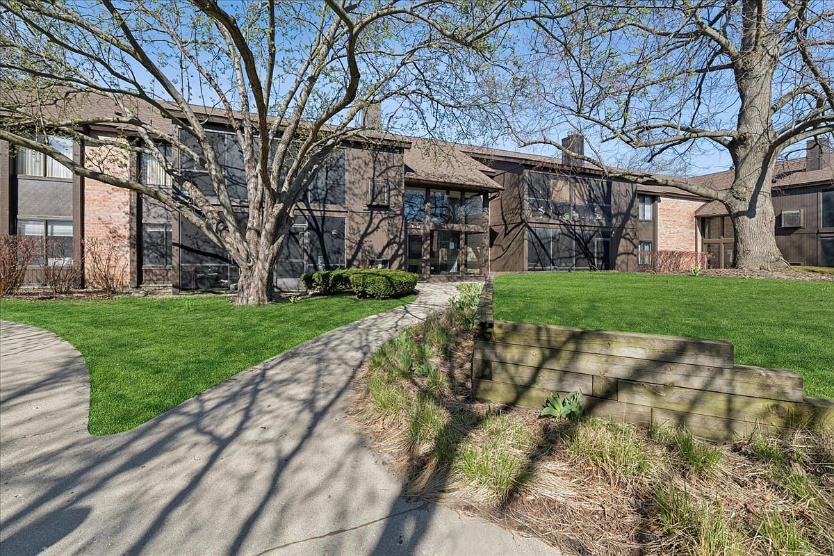 720 Saint Andrews Ln APT 24