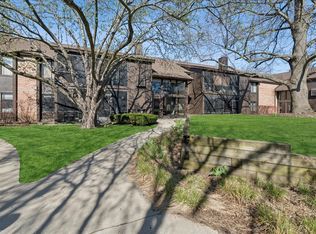 720 Saint Andrews Ln APT 24, Crystal Lake, IL