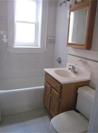 590 Washington St #2 — Photo 6