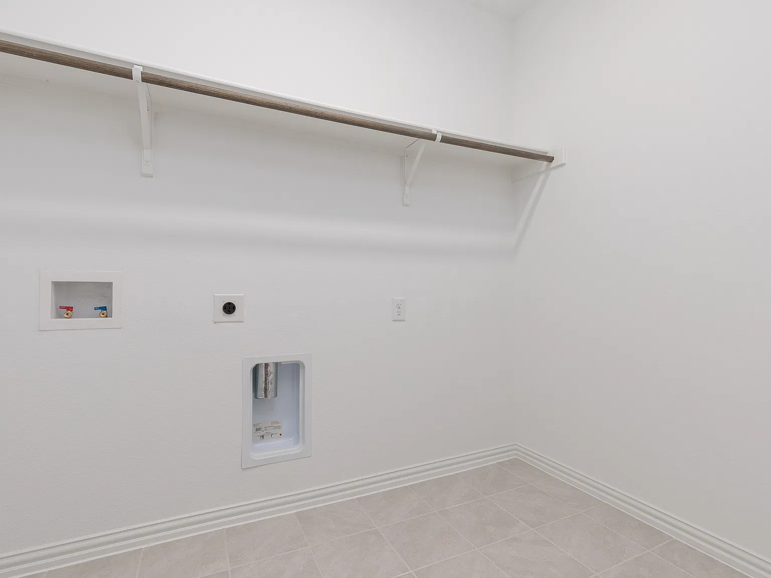 4 bed, 2252 sqft, $2,895 — Photo 2