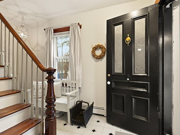 4th image of 49 Chestnut St