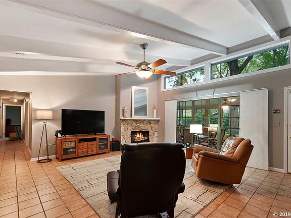 5th image of 2615 NW 38th St