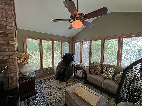 3rd image of 16 Deerfield Rd