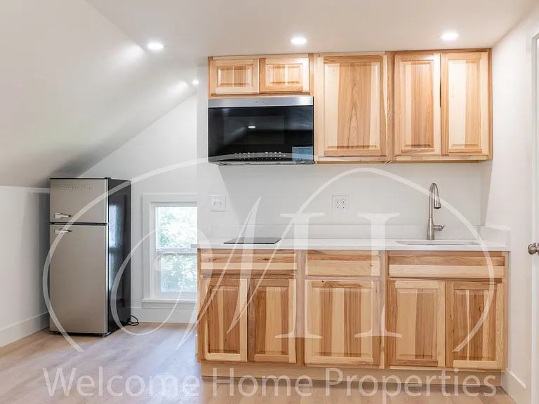 209 SE 6th St — Photo 10