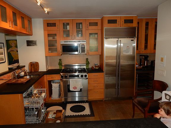 4th image of 185 W Houston St APT 6C