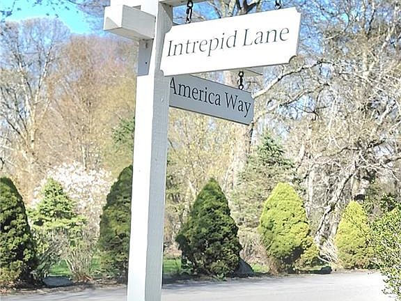 4th image of 59 Intrepid Ln