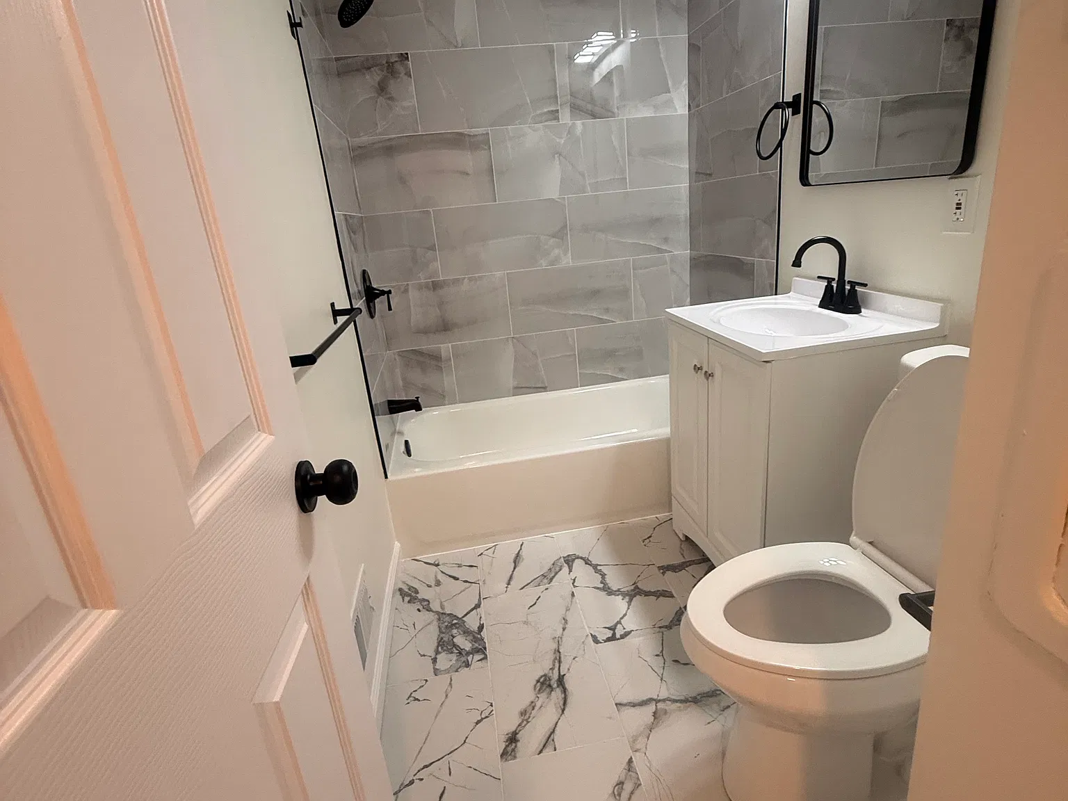 3 bed, 1221 sqft, $1,900 — Photo 3