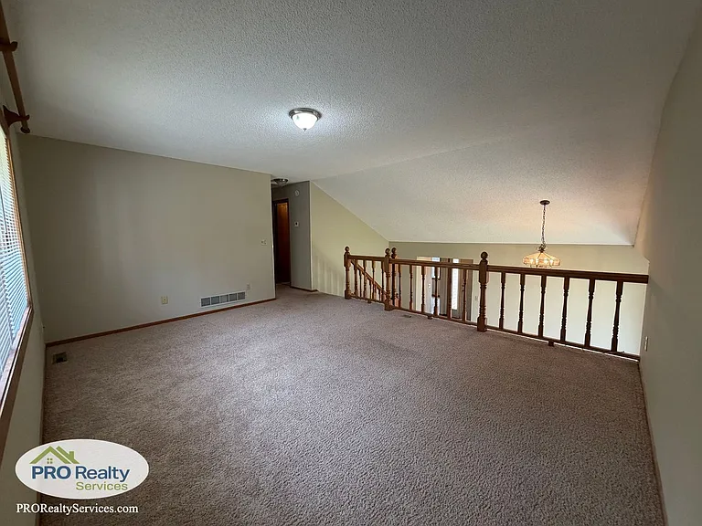 5642 Royal Oaks Dr — Photo 8