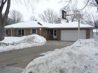 1504 S Suburban Dr, Sioux Falls, SD 57110