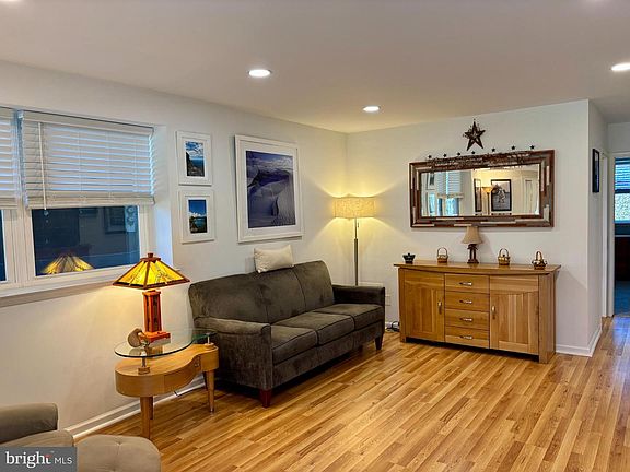 3rd image of 13 Fairway Rd #13D