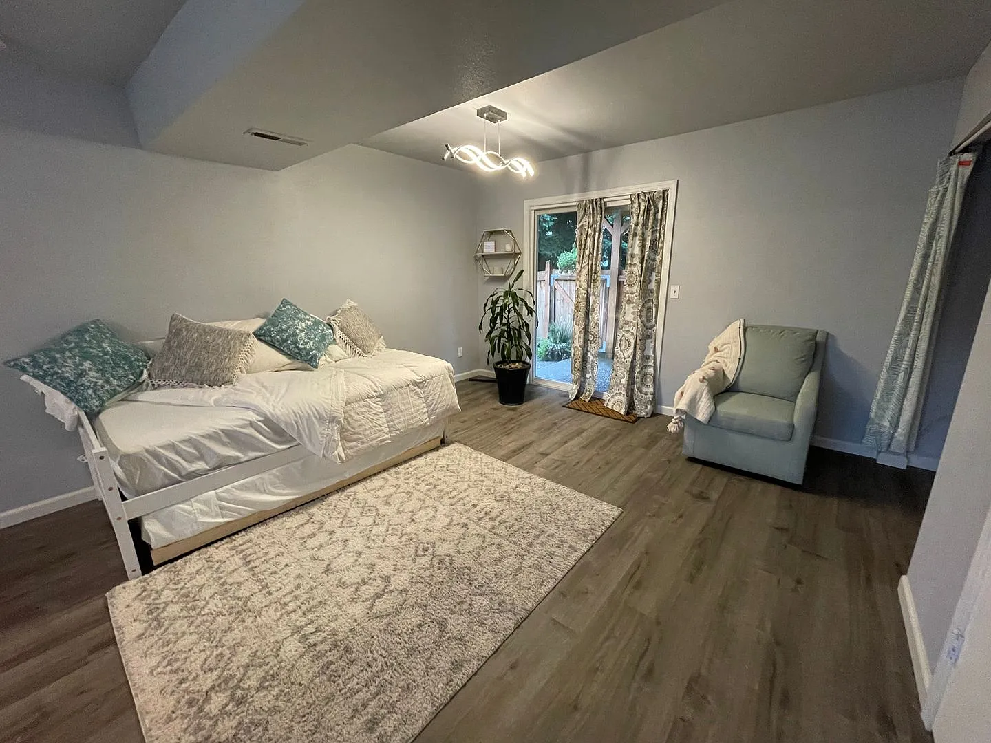 1 Bedroom Unit in Bothell... — Photo 2