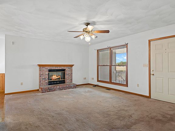 4th image of 301 N Grand Ave