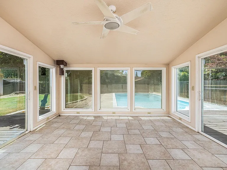 131 Mulholand Dr — Photo 13