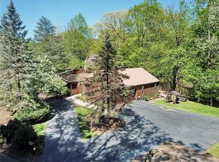 1 Woodfield Rd, Pomona, NY 10970