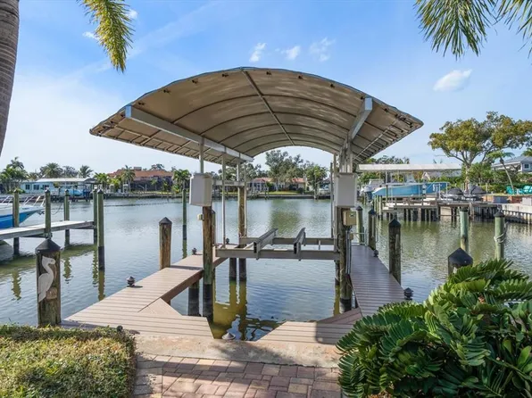 1698 McKay Creek Dr, Largo, FL 33770