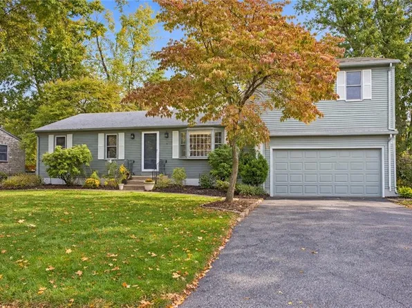 4 Anthony Rd, Barrington, RI 02806