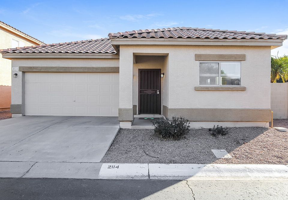 1st image of 2114 E Spruce Dr