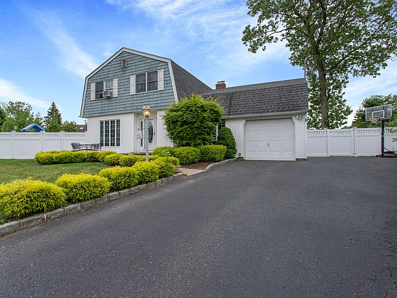 3rd image of 14 Katie Ct