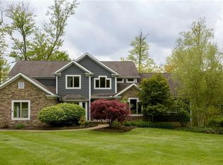 17452 Deepview Dr, Chagrin Falls, OH 44023