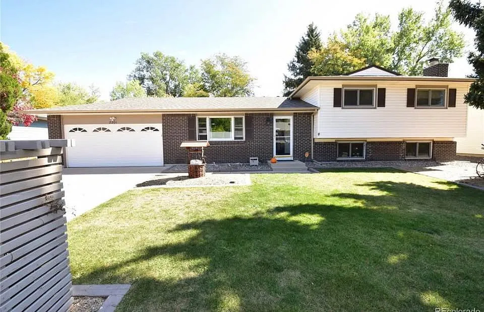 2201 Greenwich Cir W