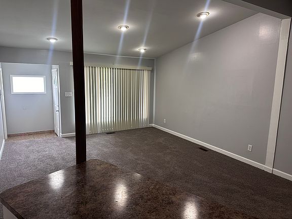 5th image of 15061 Marlow Ave