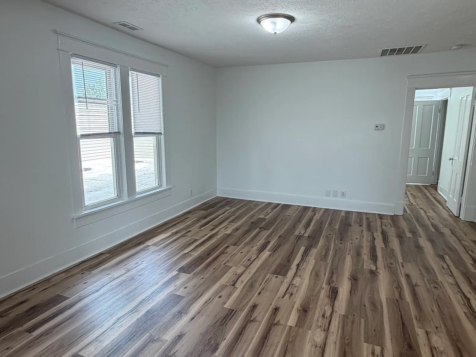 3 bed, 1200 sqft, $1,600 — Photo 3