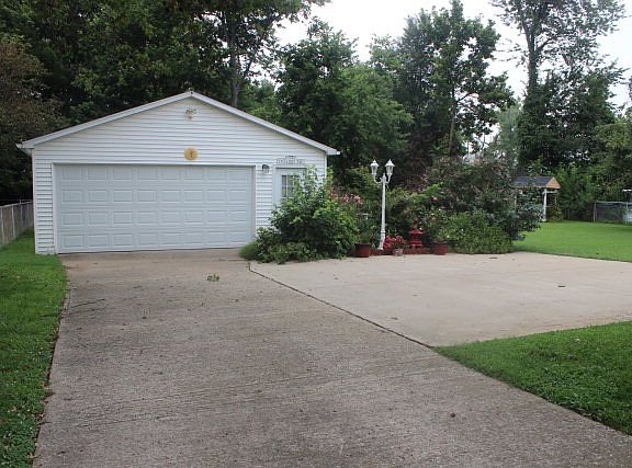 Detached Garage