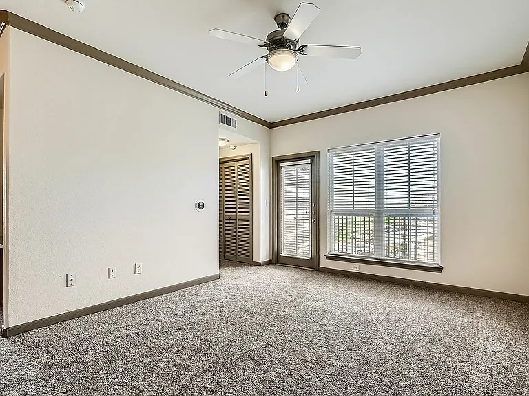 Eaglebrook Apartments Living Room 02