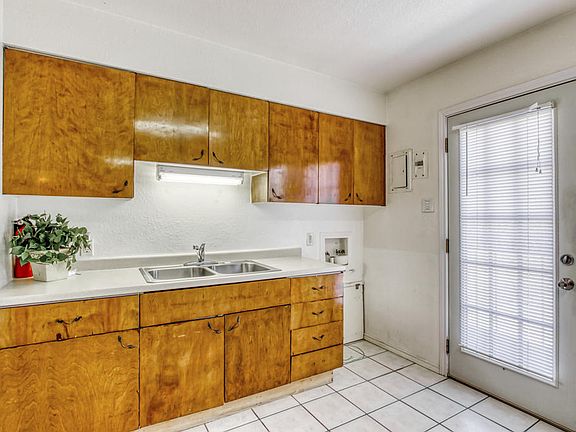 3rd image of 5829 Snark Ln